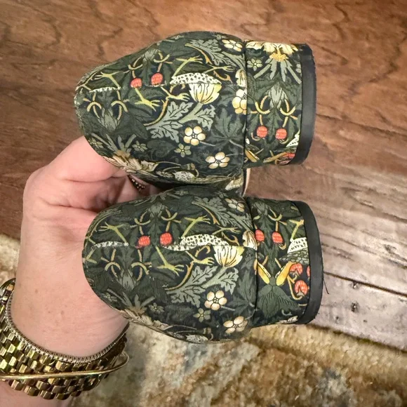 Ann Mashburn Liberty London Buckle Flat - Picture 5 of 6